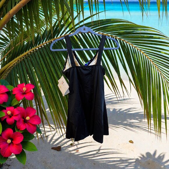 IT FIGURES One Piece Swimsuit - NWT - Picture 3 of 5